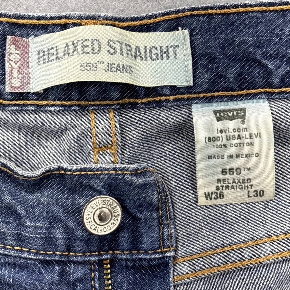 Vintage Levi's 559 jeans mens 36x28 (TAG-36x32) relaxed straight blue denim Fade